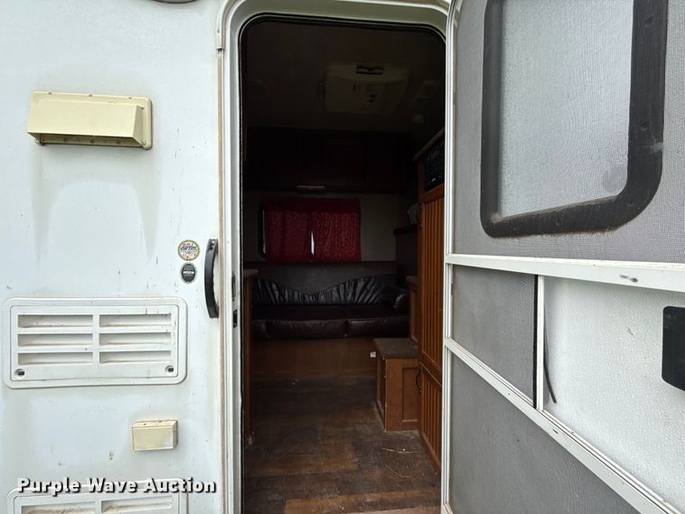 image for item DO7193 2015 Bison Coach Trail Hand livestock trailer