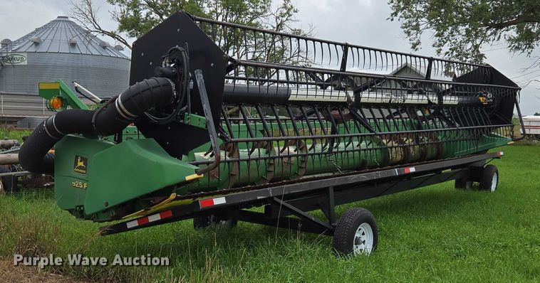 image for item DR3884 2001 John Deere 925F  flex head