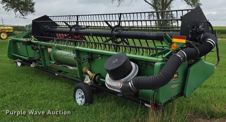 image for item DR3884 2001 John Deere 925F  flex head