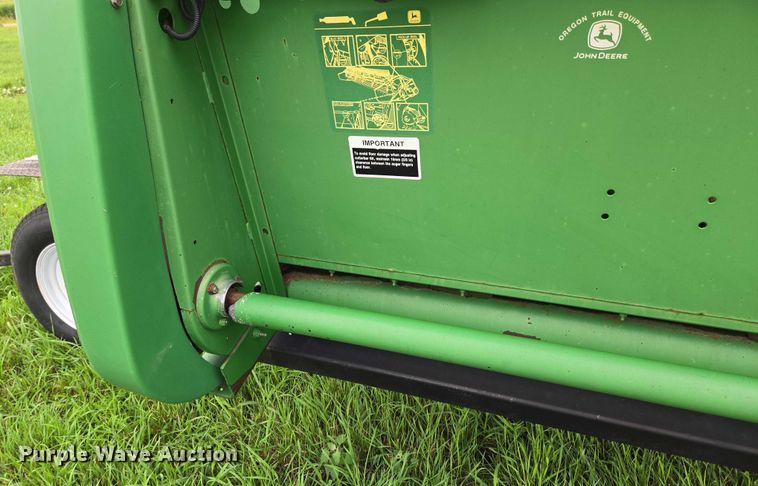 image for item DR3884 2001 John Deere 925F  flex head