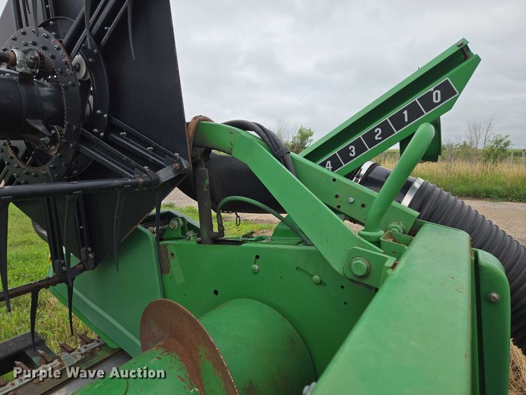 image for item DR3884 2001 John Deere 925F  flex head