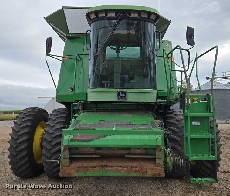 image for item DR3887 1998 John Deere 9610 Maximizer  RWA combine