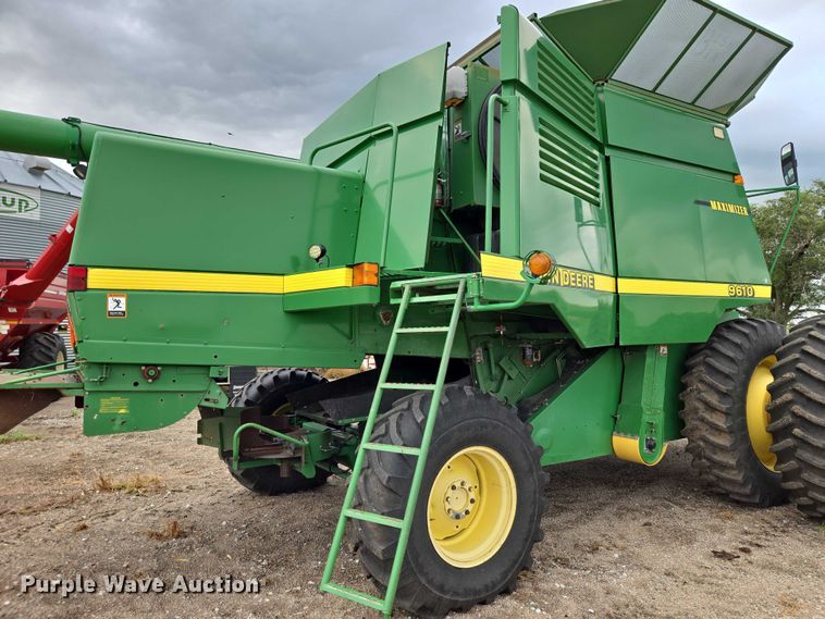 image for item DR3887 1998 John Deere 9610 Maximizer  RWA combine