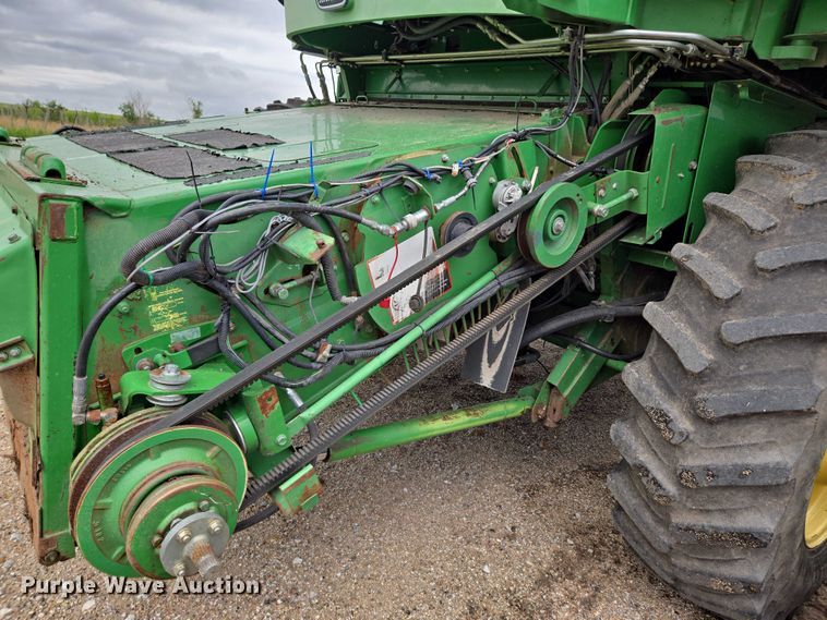 image for item DR3887 1998 John Deere 9610 Maximizer  RWA combine