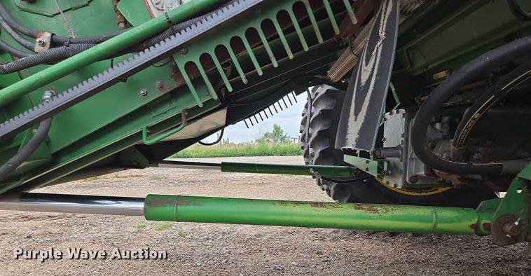 image for item DR3887 1998 John Deere 9610 Maximizer  RWA combine