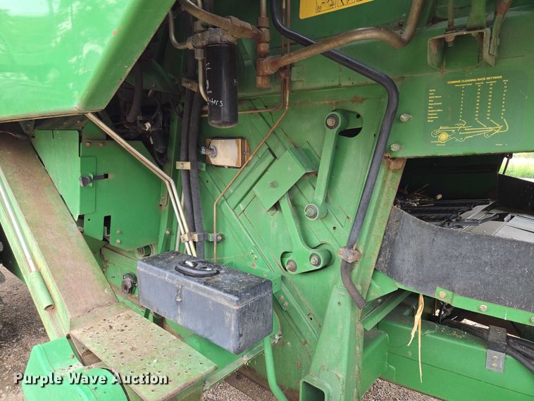 image for item DR3887 1998 John Deere 9610 Maximizer  RWA combine