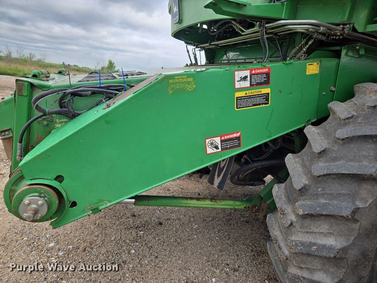image for item DR3887 1998 John Deere 9610 Maximizer  RWA combine