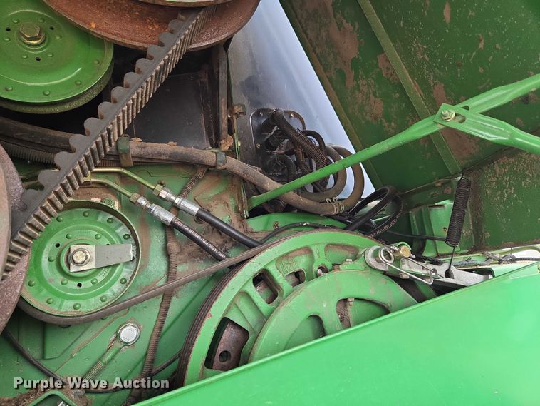 image for item DR3887 1998 John Deere 9610 Maximizer  RWA combine