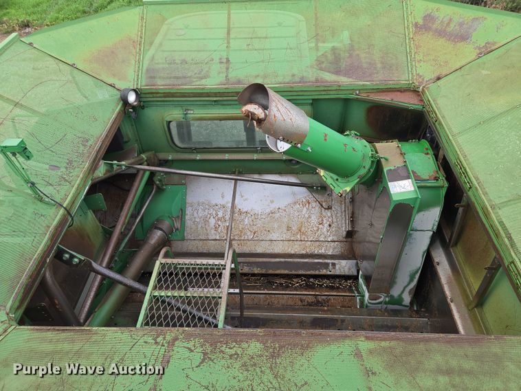 image for item DR3887 1998 John Deere 9610 Maximizer  RWA combine