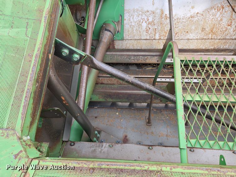 image for item DR3887 1998 John Deere 9610 Maximizer  RWA combine