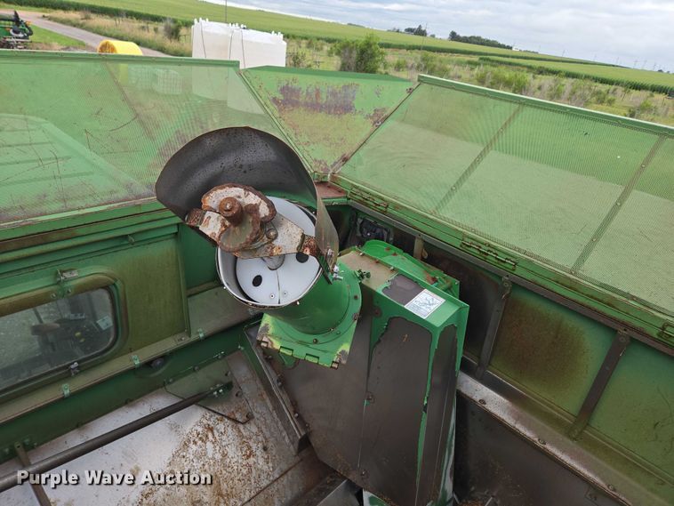 image for item DR3887 1998 John Deere 9610 Maximizer  RWA combine