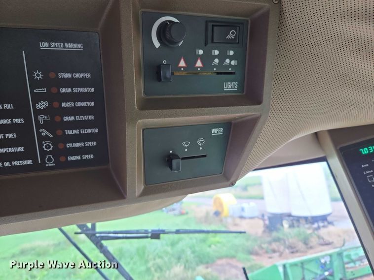 image for item DR3887 1998 John Deere 9610 Maximizer  RWA combine