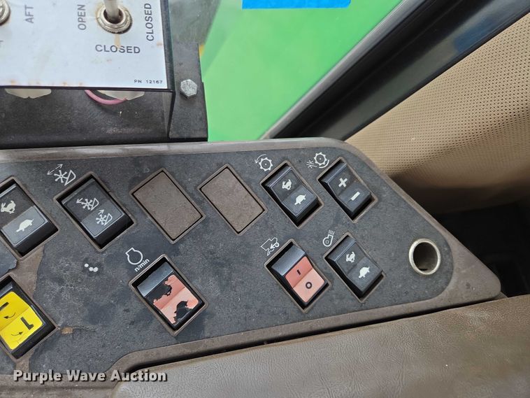 image for item DR3887 1998 John Deere 9610 Maximizer  RWA combine