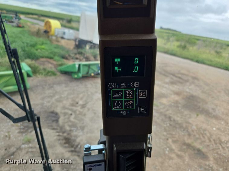 image for item DR3887 1998 John Deere 9610 Maximizer  RWA combine