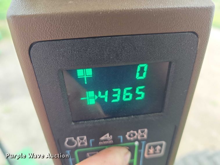 image for item DR3887 1998 John Deere 9610 Maximizer  RWA combine