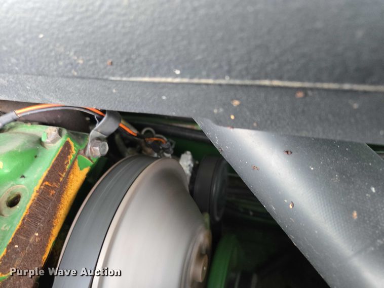 image for item DR3887 1998 John Deere 9610 Maximizer  RWA combine