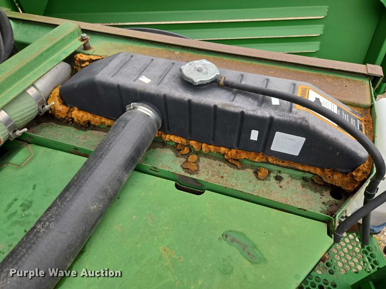 image for item DR3887 1998 John Deere 9610 Maximizer  RWA combine