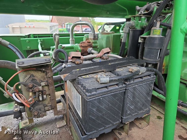 image for item DR3887 1998 John Deere 9610 Maximizer  RWA combine