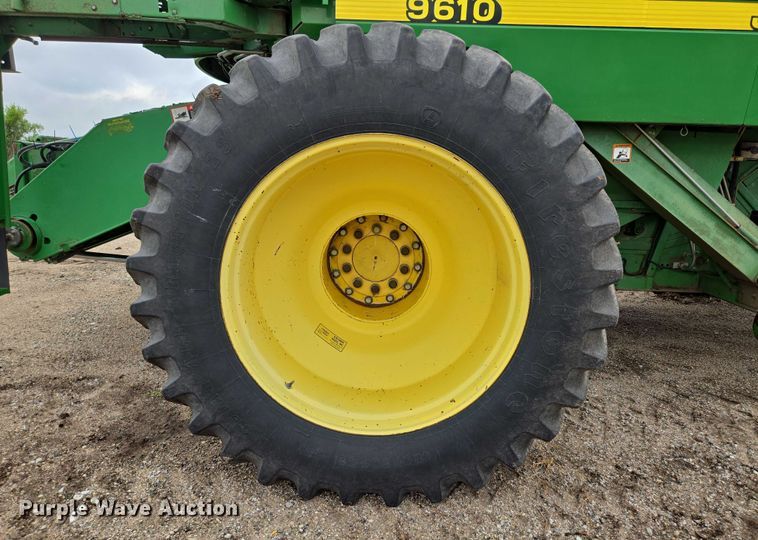 image for item DR3887 1998 John Deere 9610 Maximizer  RWA combine