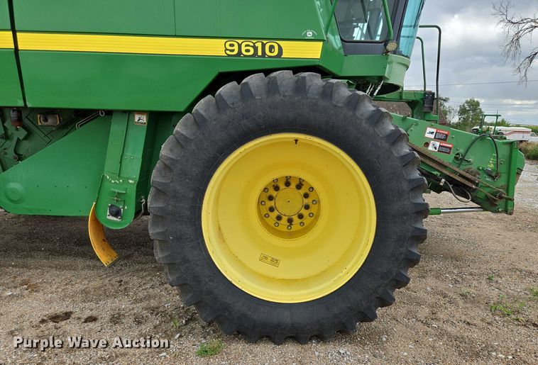 image for item DR3887 1998 John Deere 9610 Maximizer  RWA combine