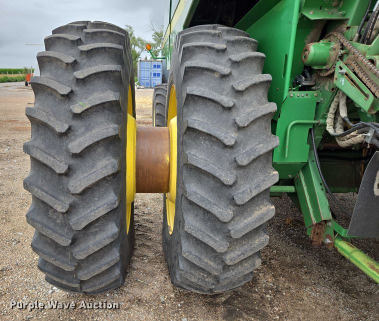 image for item DR3887 1998 John Deere 9610 Maximizer  RWA combine