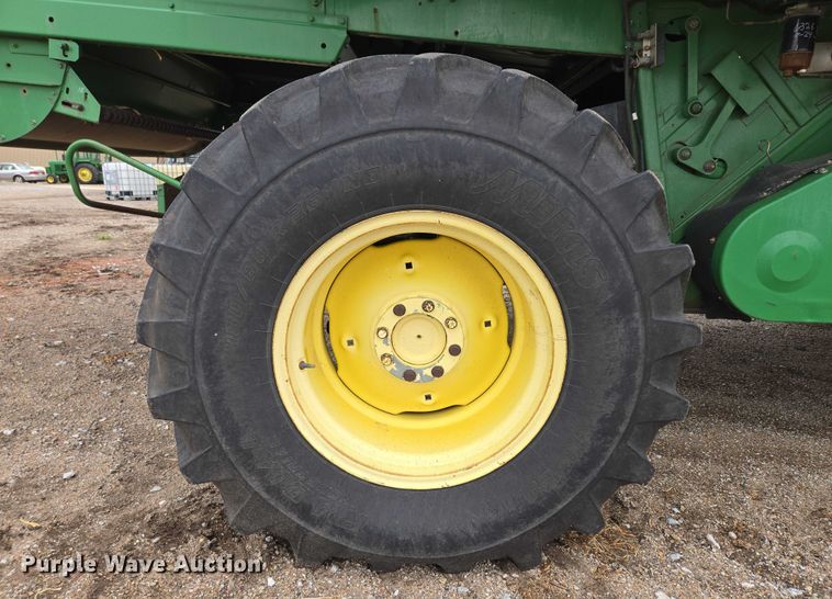 image for item DR3887 1998 John Deere 9610 Maximizer  RWA combine