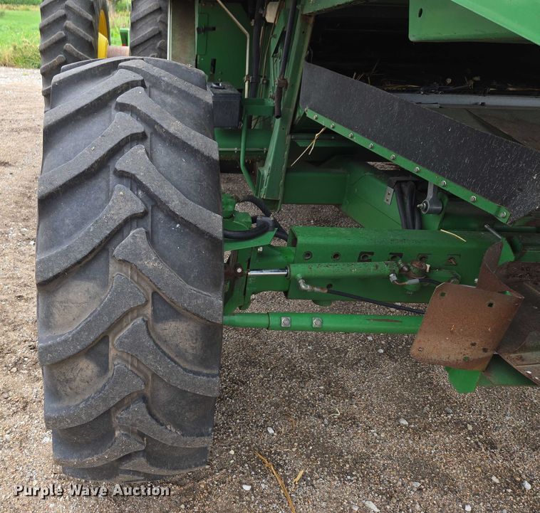 image for item DR3887 1998 John Deere 9610 Maximizer  RWA combine