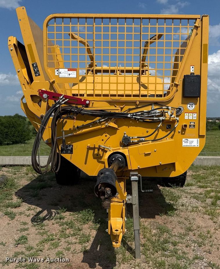image for item DS3826 2022 Vermeer BPX9010 bale processor