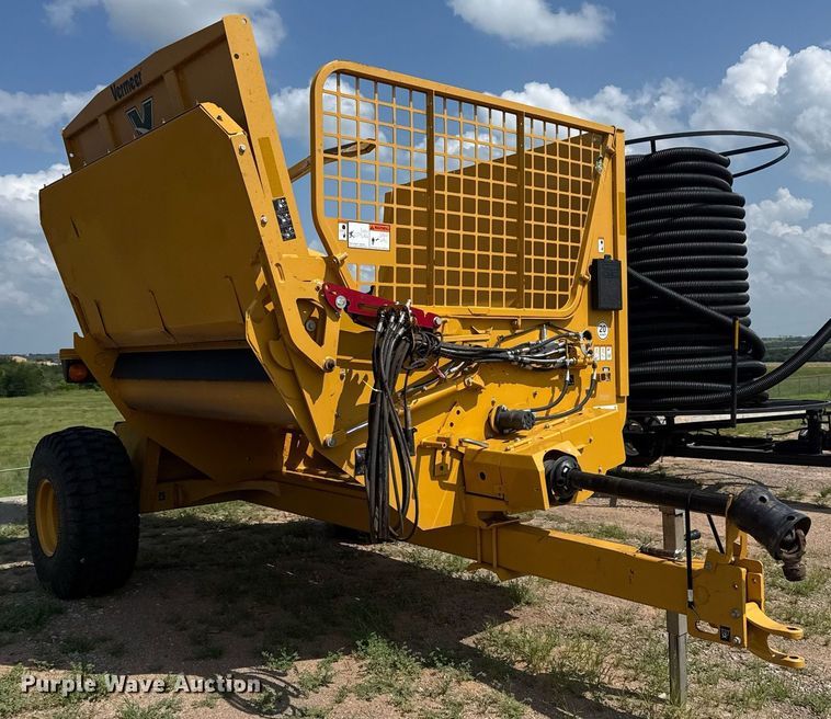 image for item DS3826 2022 Vermeer BPX9010 bale processor