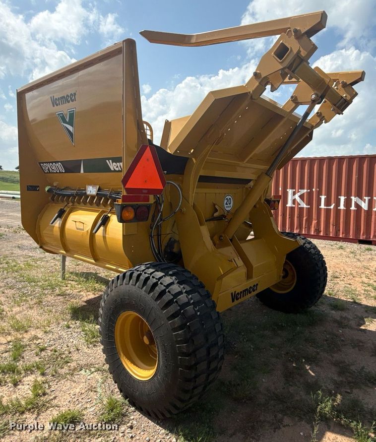 image for item DS3826 2022 Vermeer BPX9010 bale processor