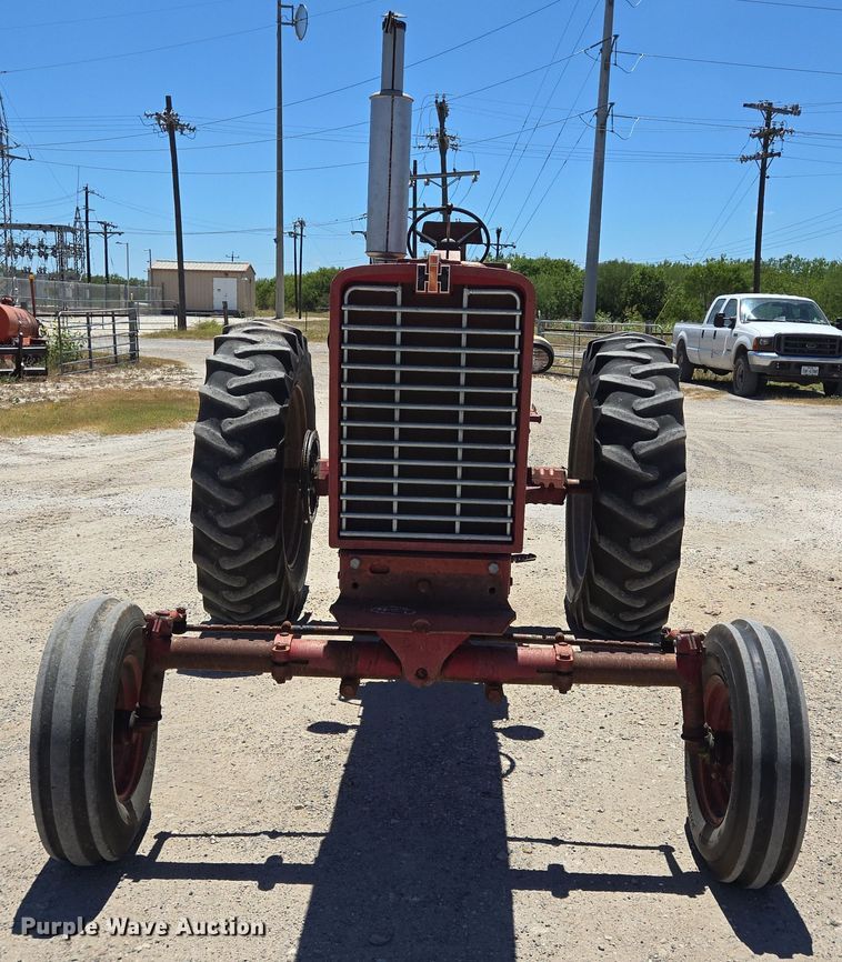 image for item DT4960 1968 International Harvester Farmall 856D tractor