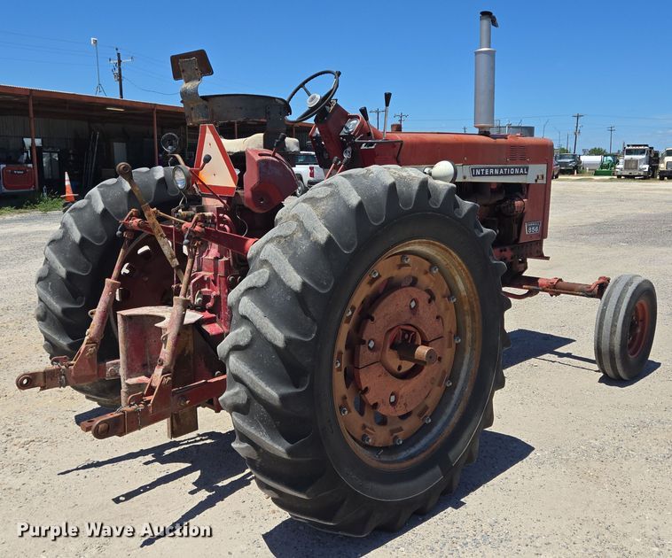 image for item DT4960 1968 International Harvester Farmall 856D tractor