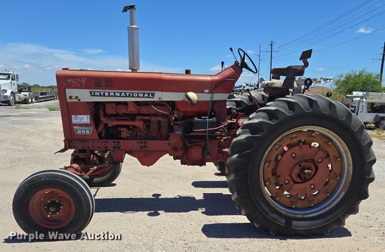image for item DT4960 1968 International Harvester Farmall 856D tractor