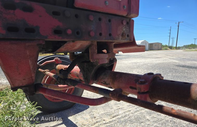 image for item DT4960 1968 International Harvester Farmall 856D tractor