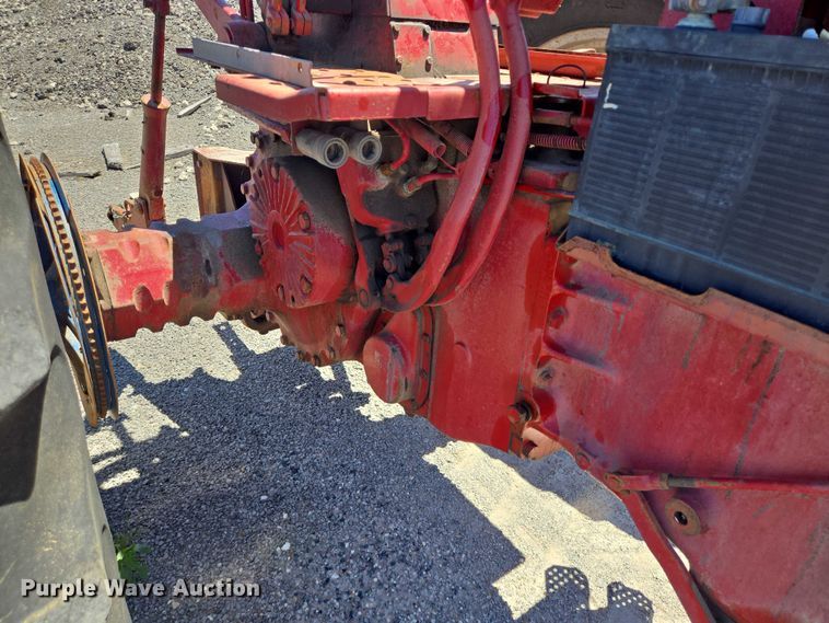 image for item DT4960 1968 International Harvester Farmall 856D tractor