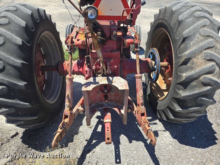 image for item DT4960 1968 International Harvester Farmall 856D tractor