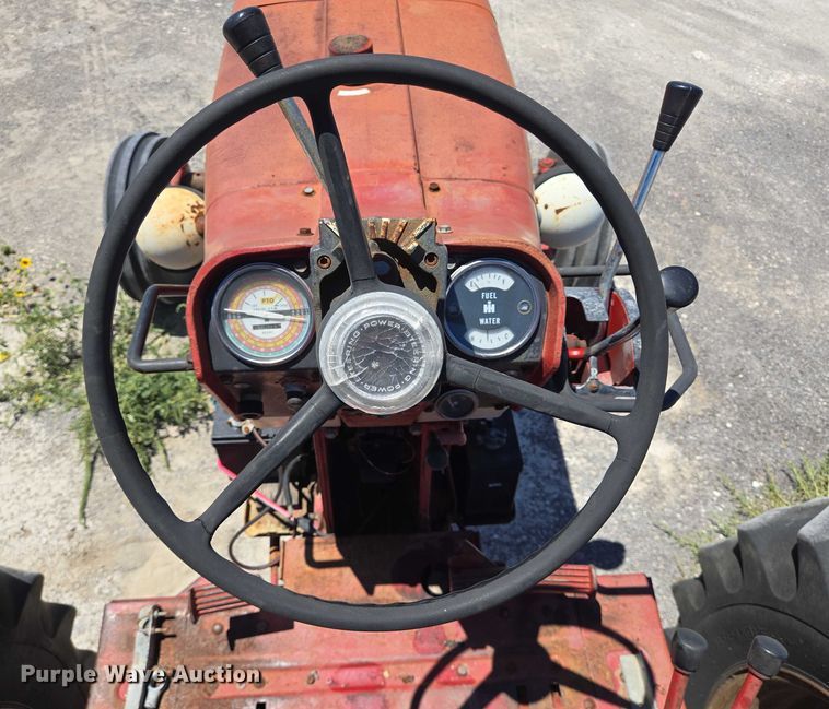 image for item DT4960 1968 International Harvester Farmall 856D tractor