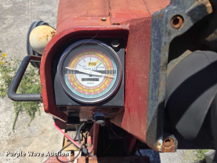 image for item DT4960 1968 International Harvester Farmall 856D tractor