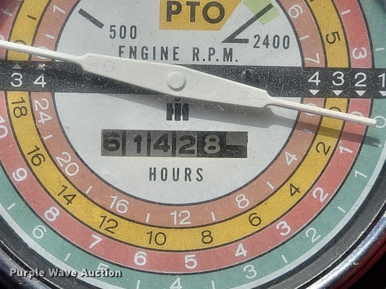 image for item DT4960 1968 International Harvester Farmall 856D tractor