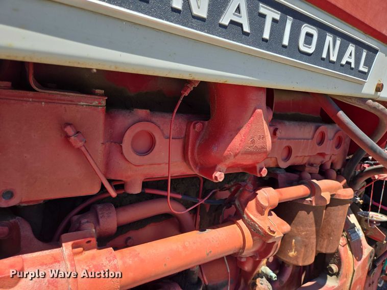 image for item DT4960 1968 International Harvester Farmall 856D tractor