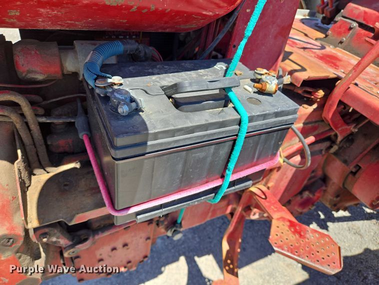 image for item DT4960 1968 International Harvester Farmall 856D tractor