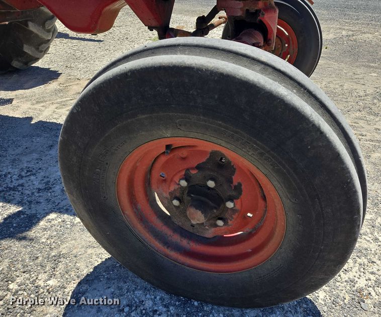 image for item DT4960 1968 International Harvester Farmall 856D tractor