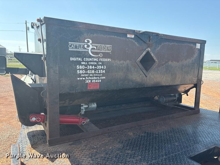 image for item DT6681 2018 Dodge Ram 3500 bale bed pickup truck