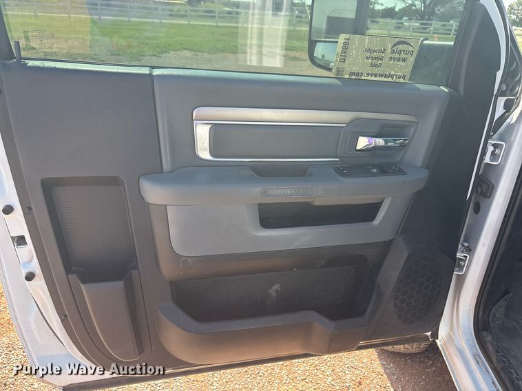 image for item DT6681 2018 Dodge Ram 3500 bale bed pickup truck