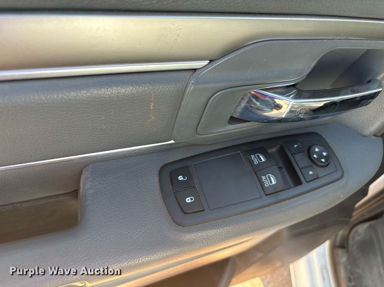 image for item DT6681 2018 Dodge Ram 3500 bale bed pickup truck