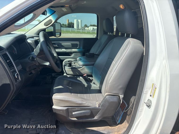 image for item DT6681 2018 Dodge Ram 3500 bale bed pickup truck