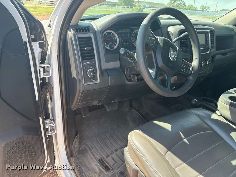 image for item DT6681 2018 Dodge Ram 3500 bale bed pickup truck