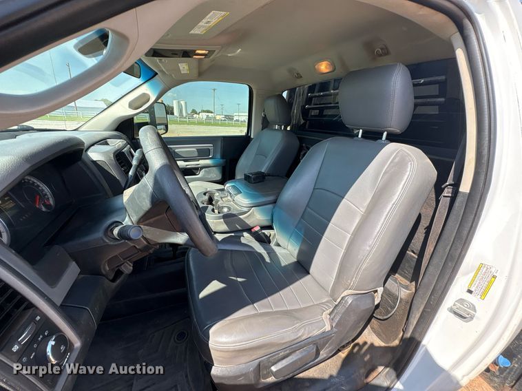 image for item DT6681 2018 Dodge Ram 3500 bale bed pickup truck