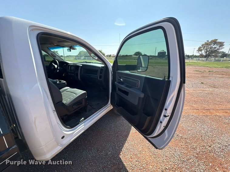 image for item DT6681 2018 Dodge Ram 3500 bale bed pickup truck