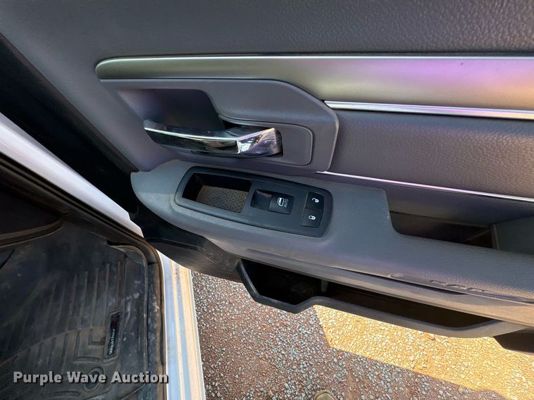 image for item DT6681 2018 Dodge Ram 3500 bale bed pickup truck